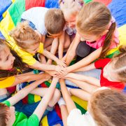 Zástupci Ministerstva zdravotnictví a České rady dětí a mládeže se shodli na podmínkách účasti dětí na letních táborech