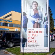 Ministr zdravotnictví v rámci očkovací kampaně odstartoval ve FN Ostrava putovní výstavu k očkování a nechal se naočkovat