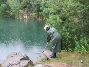 Kvalita vody je sledována za jakéhokoliv počasí, Lom Horní Cerekev v Kraji Vysočina