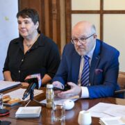 Ministerstvo zdravotnictví a hygienická služba informovaly o plánech a výzvách nadcházející letní sezóny v oblasti veřejného zdraví