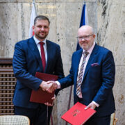 Ministři zdravotnictví Česka a Slovenska podepsali rámcovou smlouvu, která posiluje spolupráci zdravotnických záchranných služeb v příhraničí