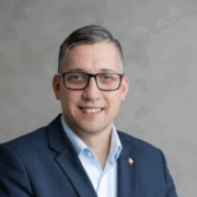 Projekt transformace páteřní sítě nemocnic v Praze a&nbsp;výstavba Nového fakultního nemocničního komplexu v Praze vstupují do&nbsp;další fáze, vládním zmocněncem se&nbsp;stal Pavel Scholz