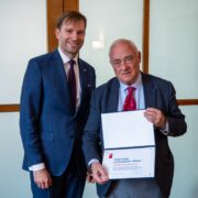 Ministr zdravotnictví poděkoval Karlu Pavelkovi za&nbsp;mimořádný přínos české revmatologii. Novým ředitelem Revmatologického ústavu bude od&nbsp;1. dubna Ladislav Šenolt