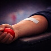 Ministerstvo zdravotnictví zahajuje kampaň První kapka na&nbsp;podporu prvodárců krve. Adam Vojtěch ji&nbsp;podpořil vlastním odběrem