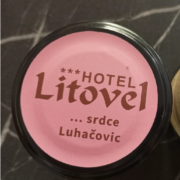 Varování před konzumací potraviny – paštika s&nbsp;názvem: *** HOTEL Litovel … srdce Luhačovic