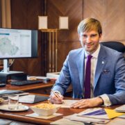 Ministr Vojtěch podepsal úhradovou vyhlášku pro rok 2027. Prioritou je&nbsp;finanční stabilita, dostupnější péče a&nbsp;podpora regionálních nemocnic
